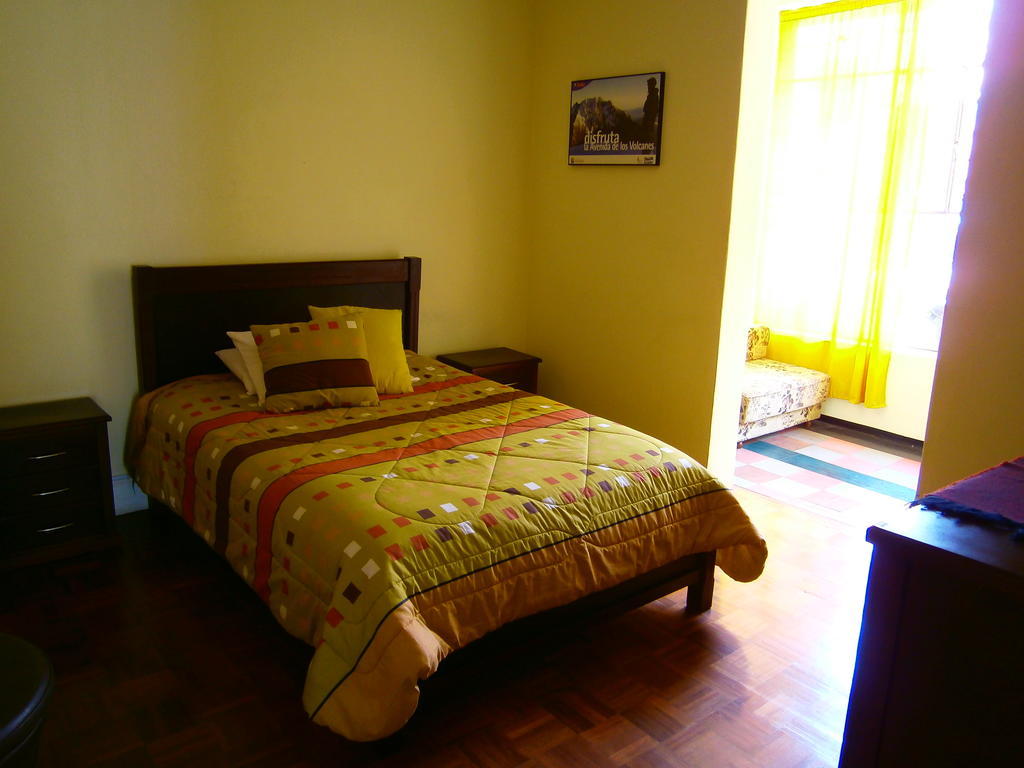The Yellow House Κίτο Δωμάτιο φωτογραφία